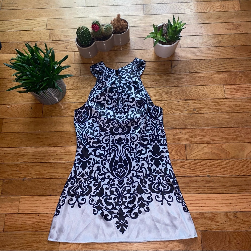 - Cache Sleeveless Top w Beaded Neckline - Picture 10 of 16